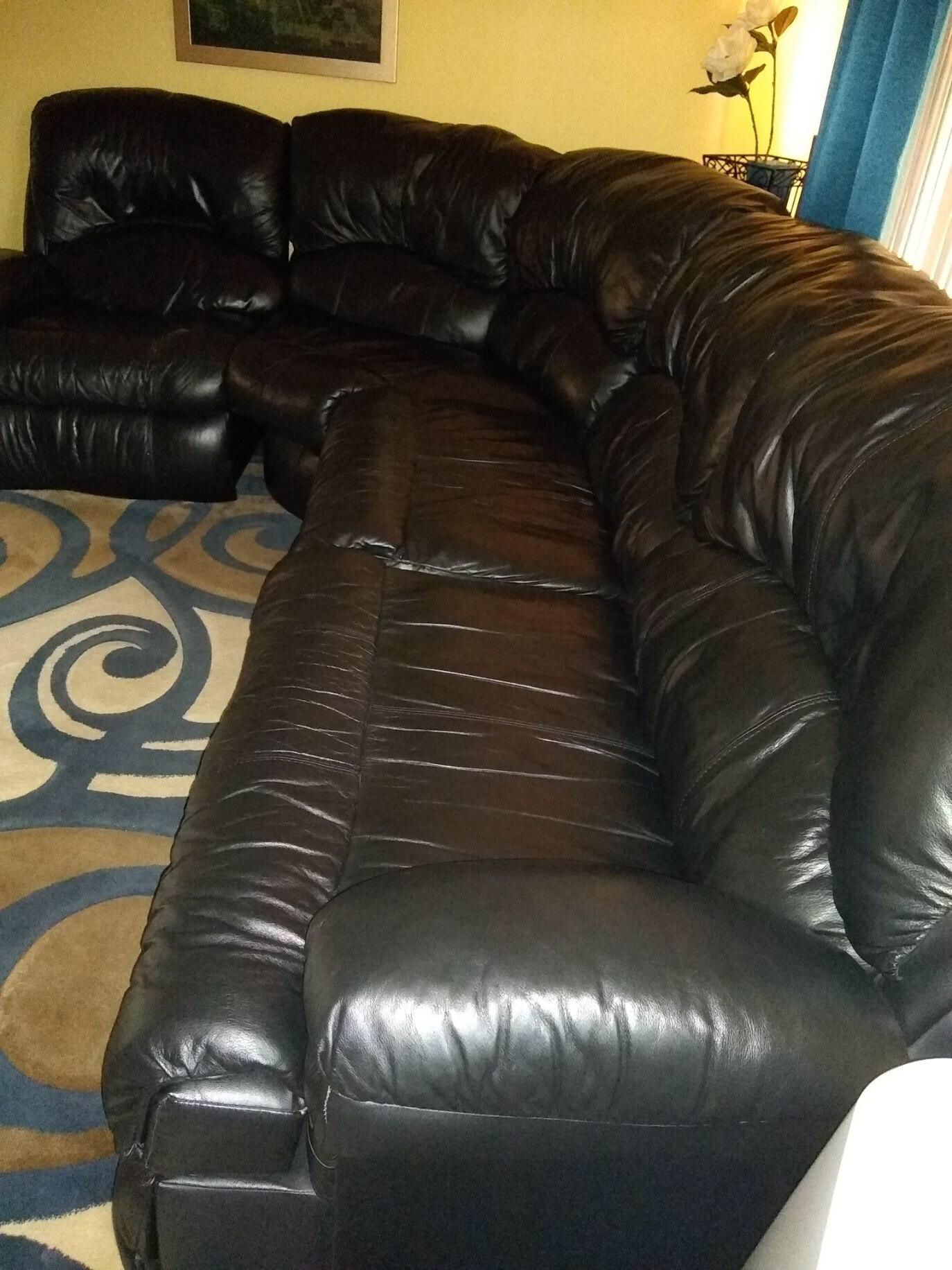Leather 3 Piece Sectional Black, Excellent condition 