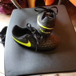 Nike Youth Cleats Black TIEMPO
