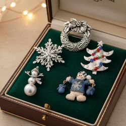 Snow Holiday Brooch Set