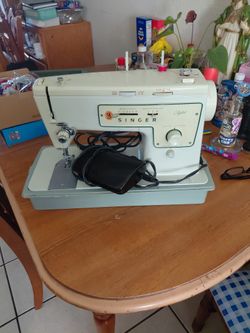 Singer Sewing Machine 