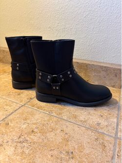 New women's boots size 11  $25