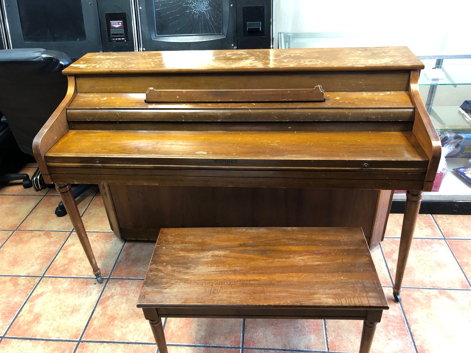 Piano Antique