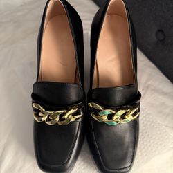 Brand New Black Platform Heels w/ Gold Chain – Size 6
