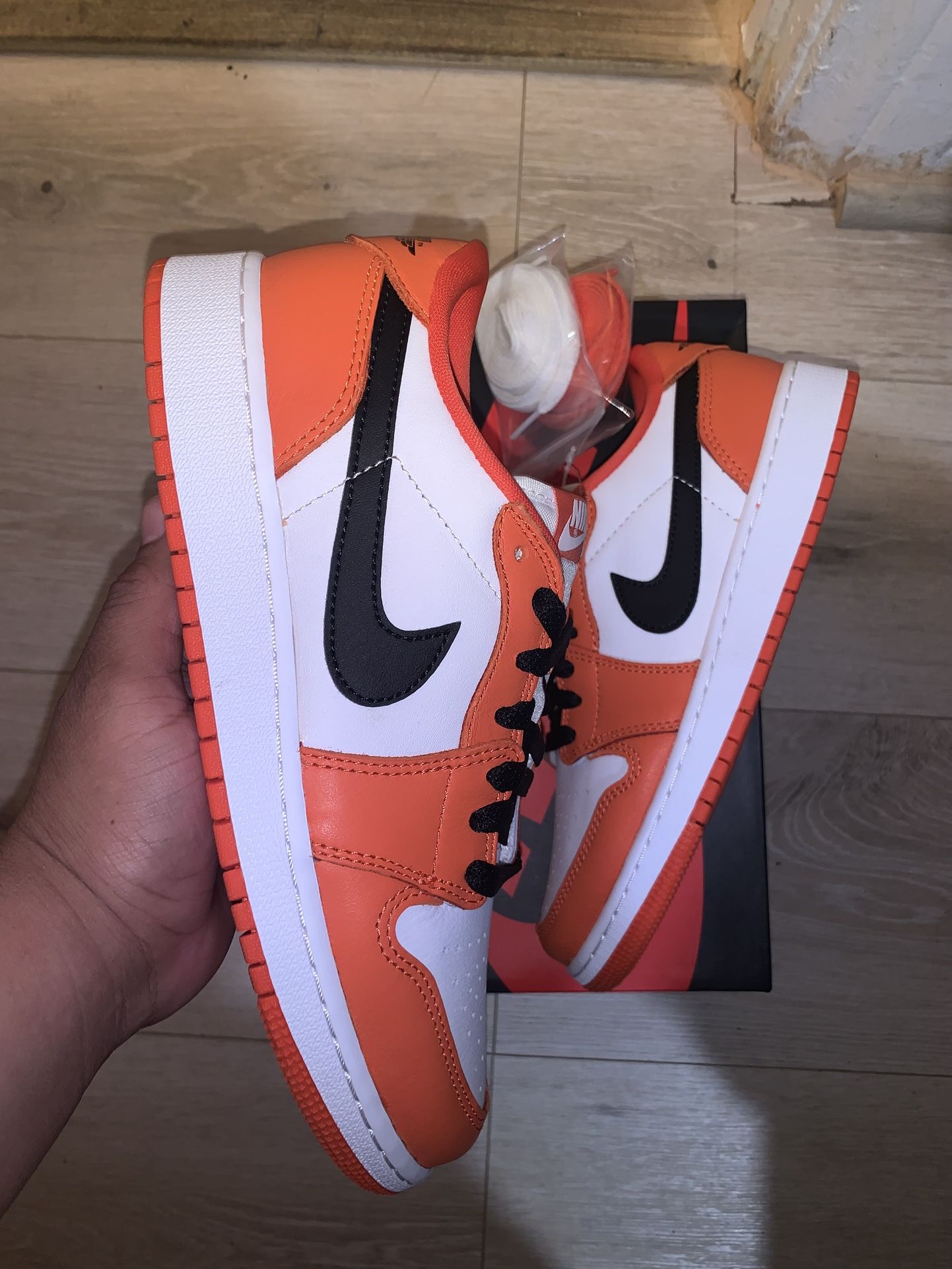 Jordan 1 Low OG Starfish Size 6.5y