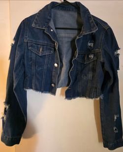 Women Shein jean jacket size large runs small like a medium Excellent Condition ✨️🤎