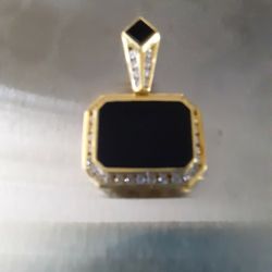 La Triomphe Onyx/Diamond 18k Gold Pendant 