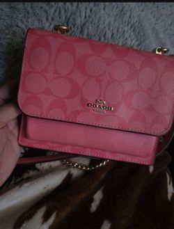 Coach mini klare has marks shown in the photo Loacted On The Eastside Serious Buyers ✨️