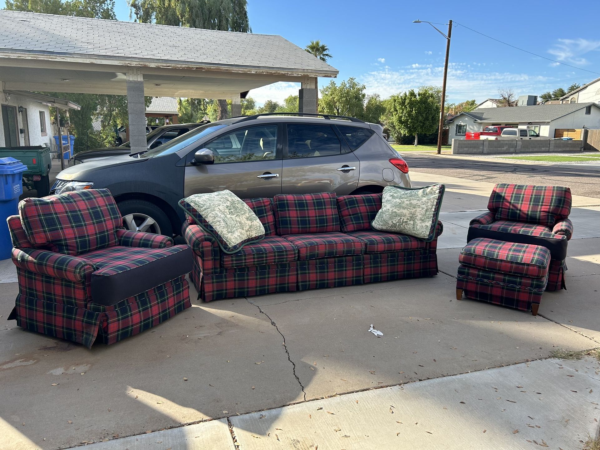 Red And Green Plaid Full Couch Set.