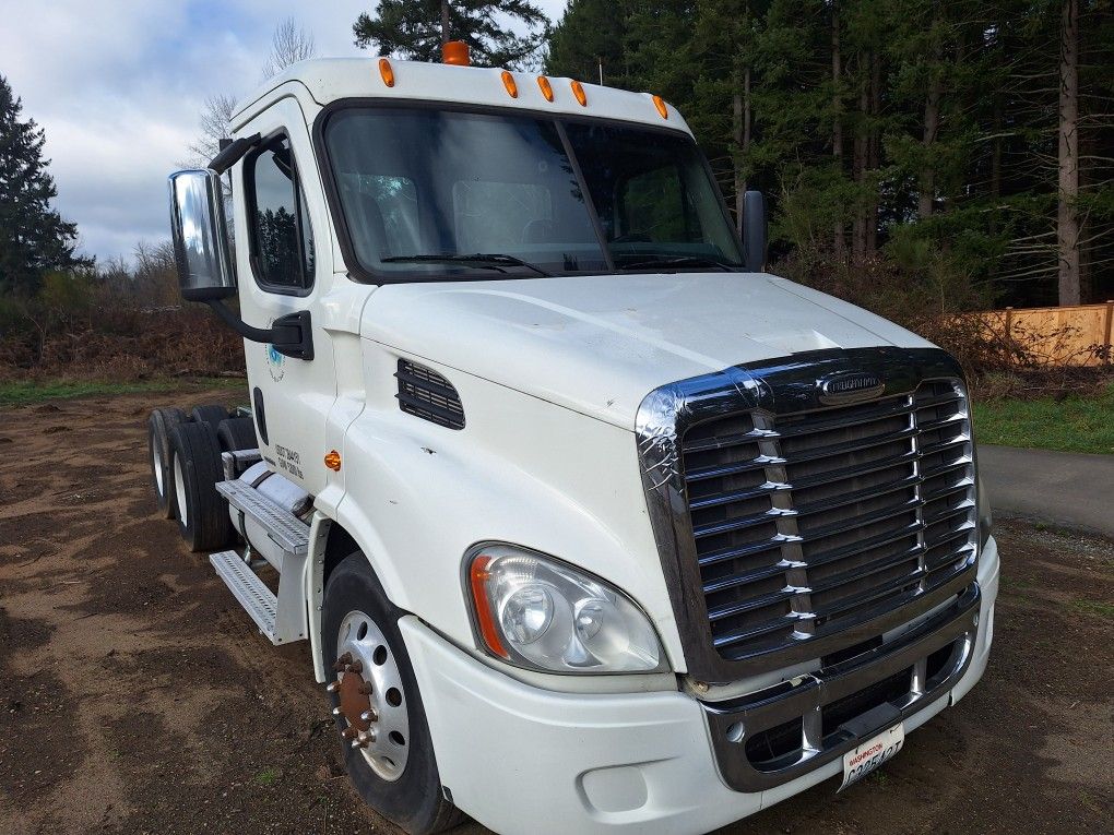 Freightliner, Tractor Semi