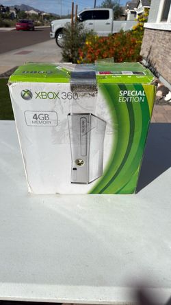 Xbox 360 Special Edition 4GB Console Box