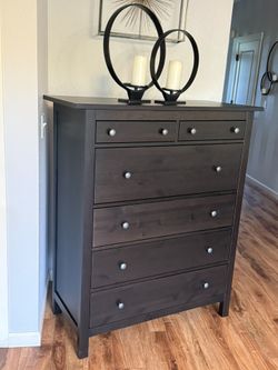Solid Wood 6- Drawer Chest Dresser !!!