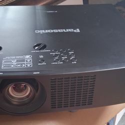 Panasonic PT-VMZ71 COMMERCIAL projector