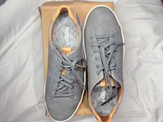 NEW OluKai Gray Leather Low-Top Sneakers size 9