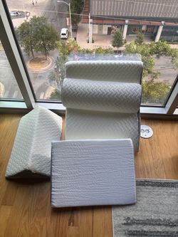 Foam Wedge Pillow Set