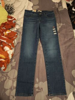 Brand New Levi's 312 Shaping Slim Jeans 30x32