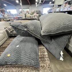 Liquidation Giant Crush Pillows
