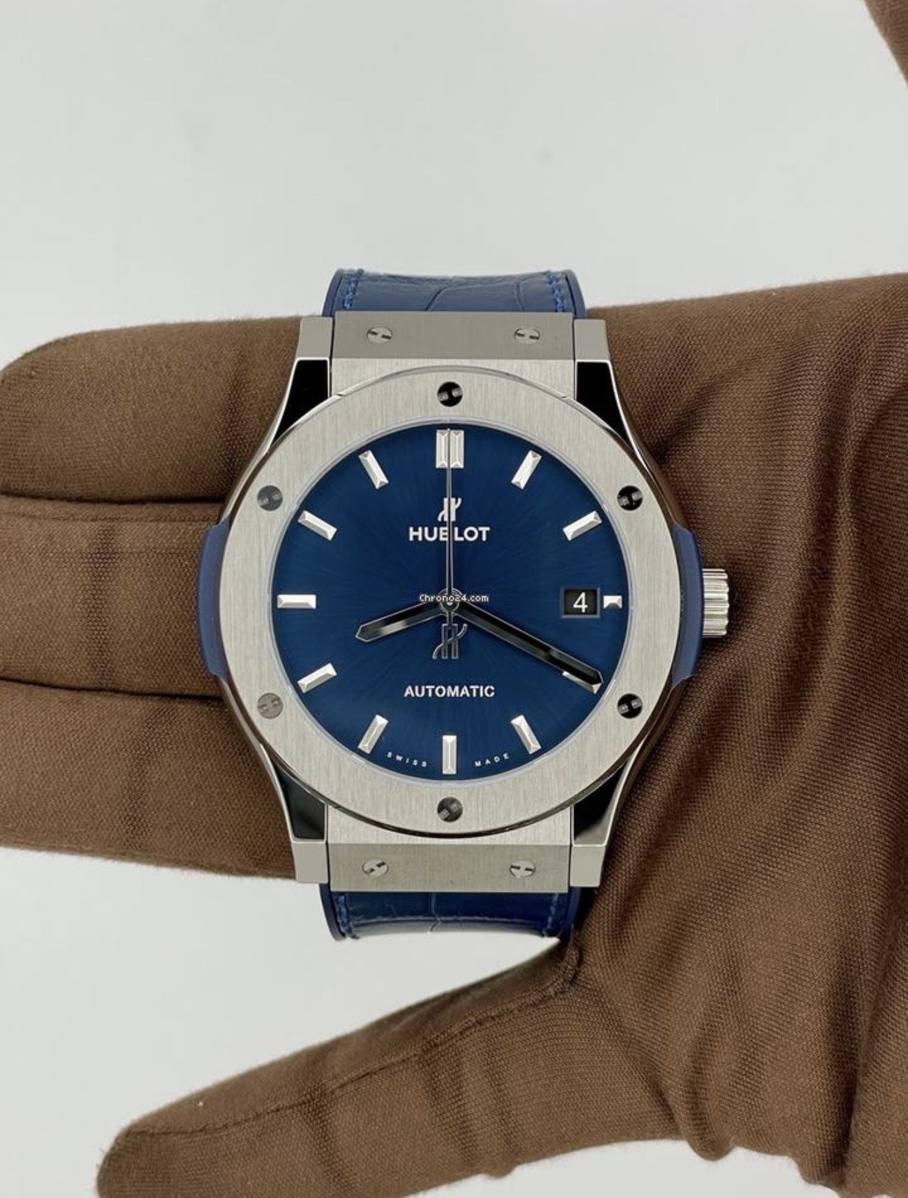 Hublot Classic Fusion Blue 45mm Titanium https://offerup.com/redirect/?o=NTExLk5YLjcxNzAuTFI=