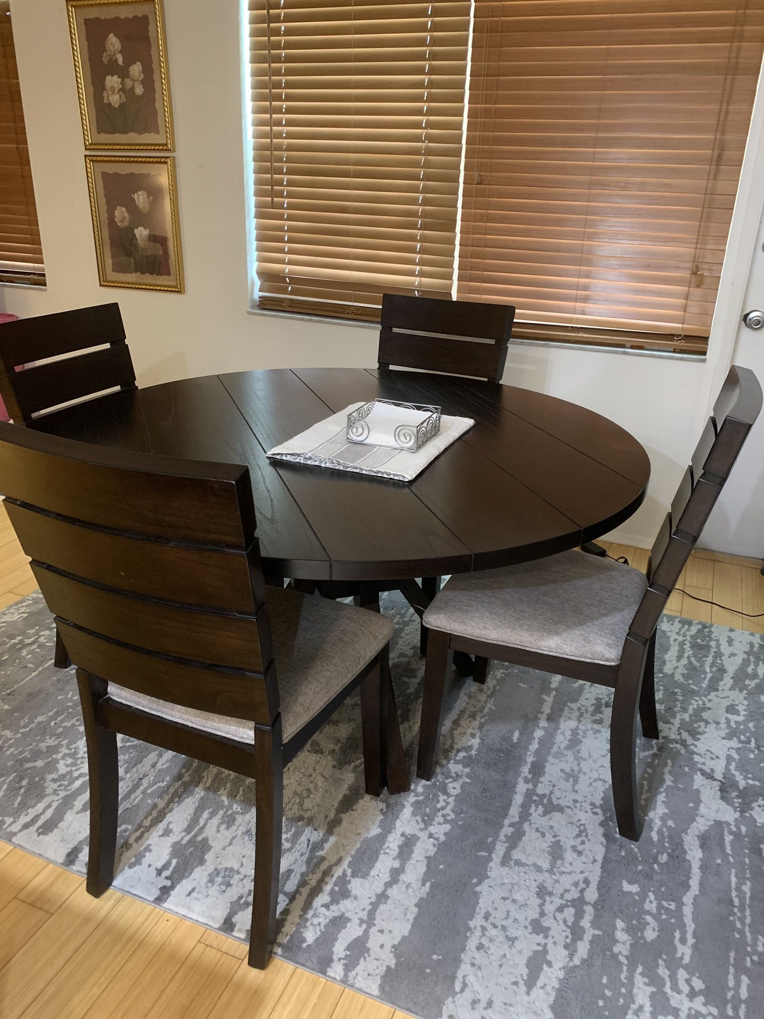 Round Table