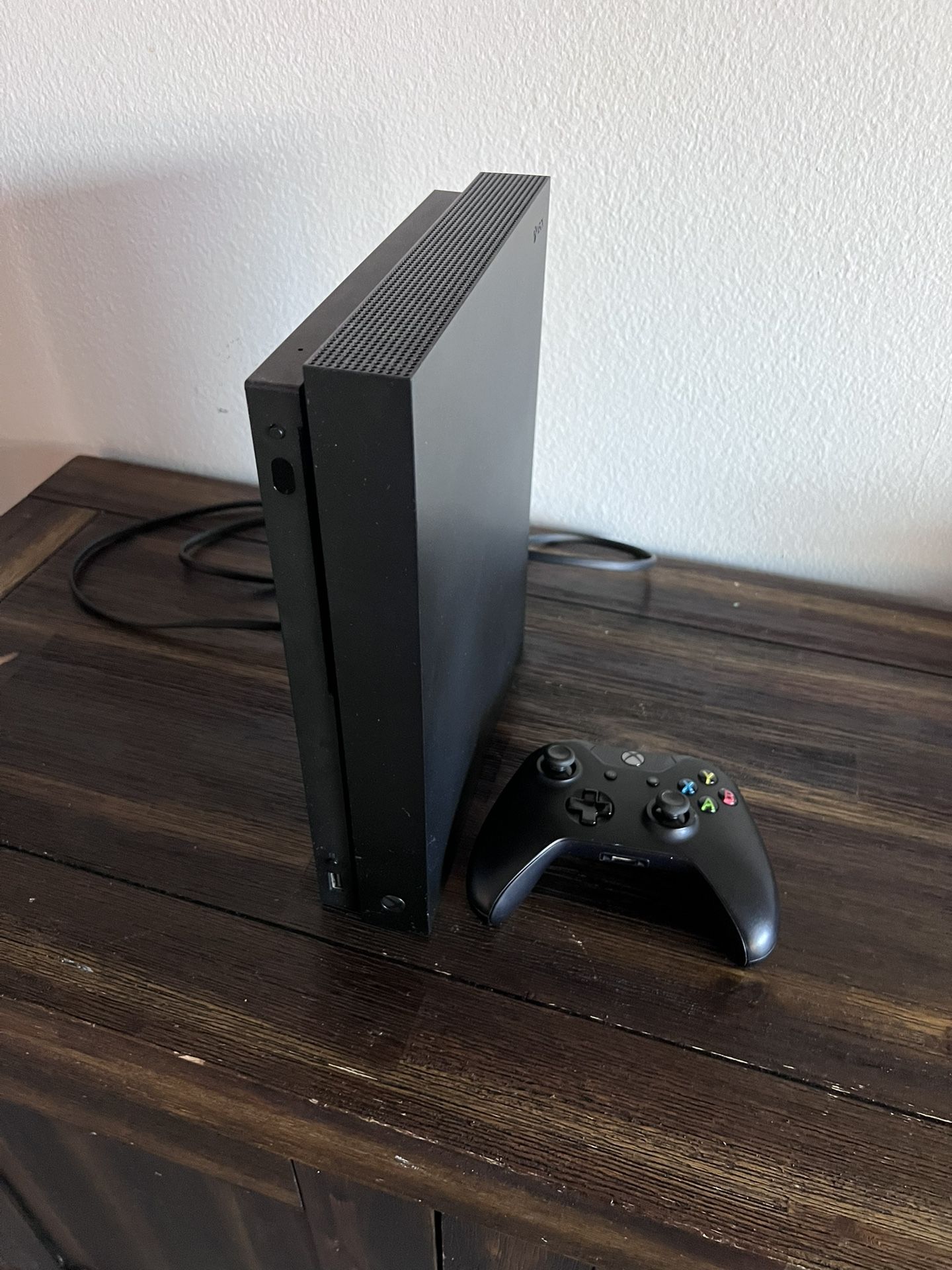 Xbox One X 1tb With Wall Mount