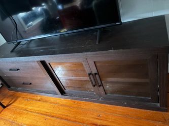 Entertainment center/TV stand