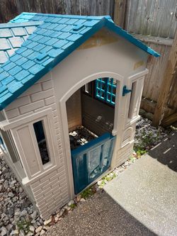 Cottage play house