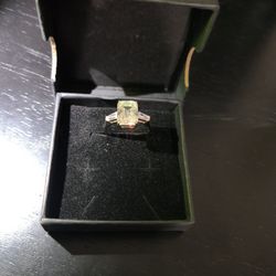 S925 4 CT EMERALD  ENGAGEMENT RING/ PROMISE RING