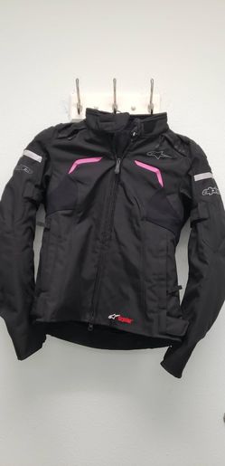 Woman moto jaket and head grey and gloves