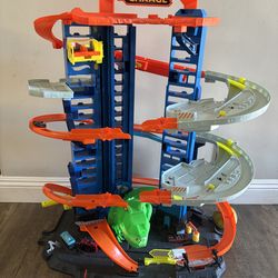 Hot Wheels Ultimate Garage Complete with 15 Cars
