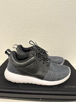 Nike Sneaker Size 6 Women’s 