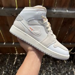 Jordan 1 Mid Inside Out (Size 6Y, 7Y)