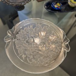 Mikasa “Bianca” Cake Platter With Fluted Edges