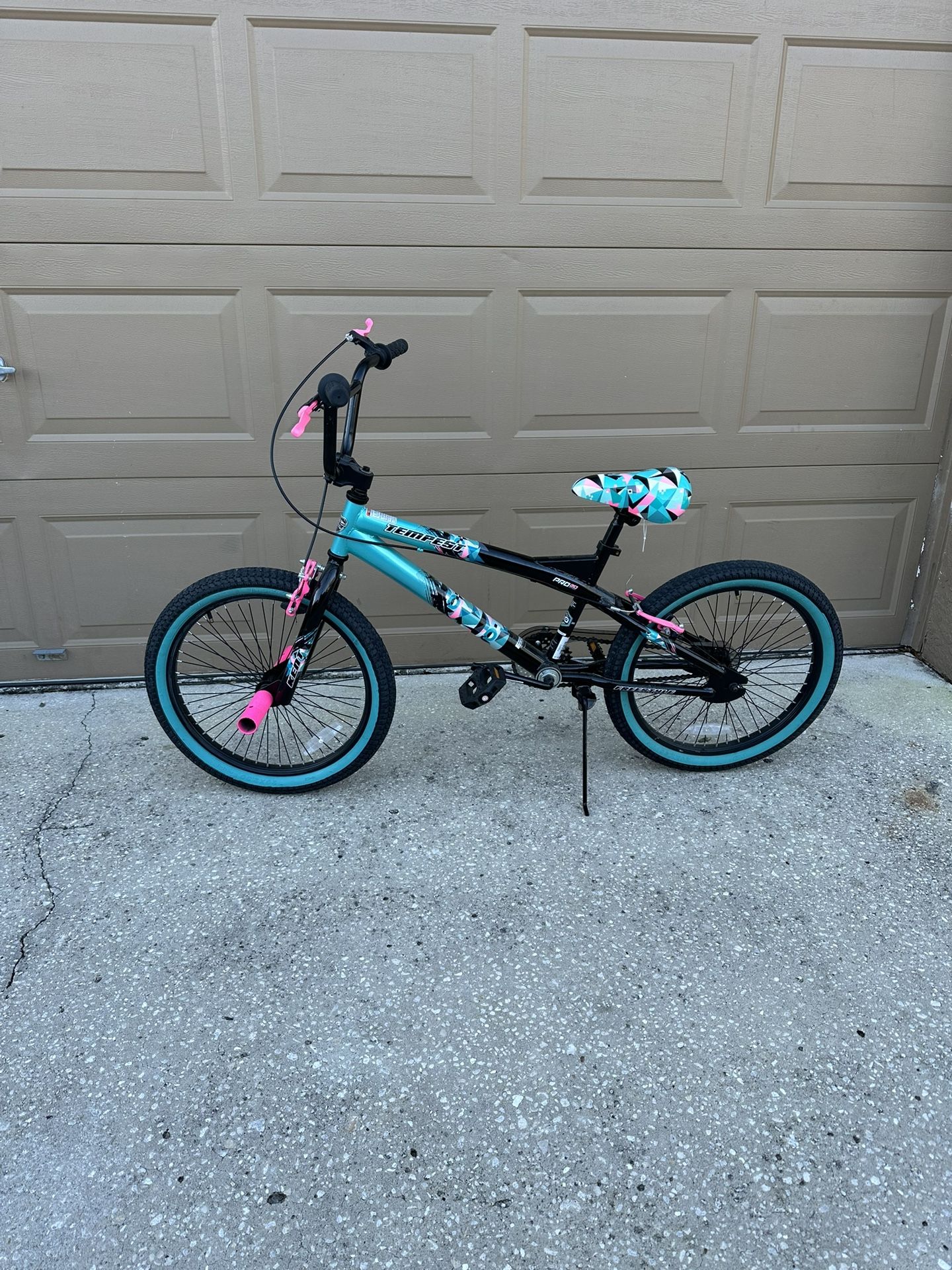 Kent Bicycle Tempest Freestyle Bike , 20" Inch Wheels, Black/Aqua Outdoor Exercise Fun Man Woman Boy Girl School