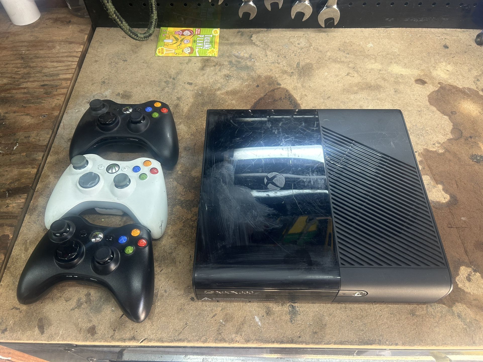 Xbox 360 Elite 228gigs, 3 Controllers, 6 Games