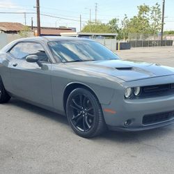 2018 DODGE CHALLENGER SXT CLEAN TITLE 