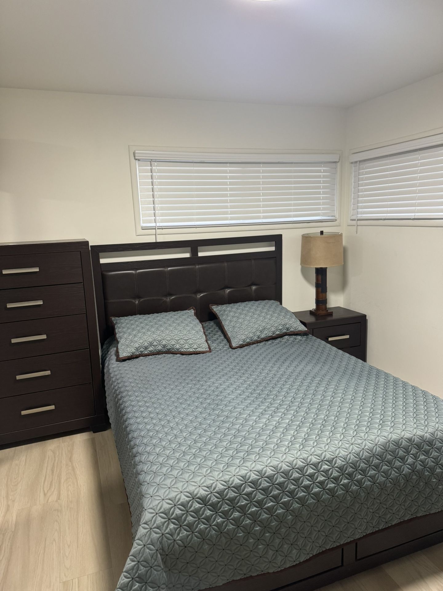 Queen Size Bedroom Set 5