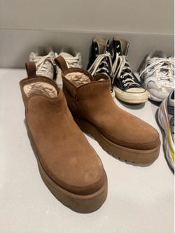 UGGS LOW TOPS WOMENS 8