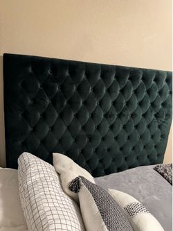 Beautiful tufted headboard  Queen / Full size