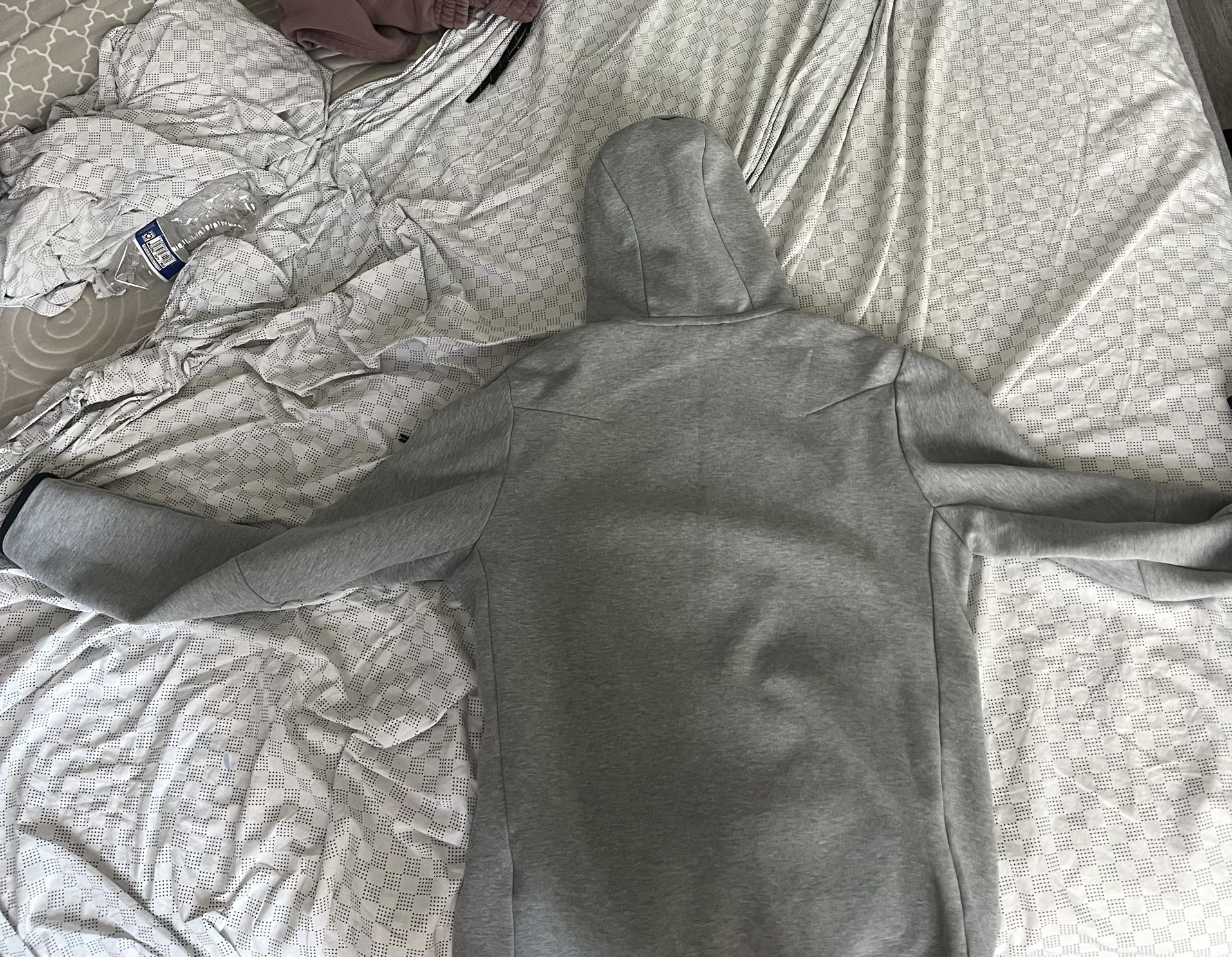 Grey Nike Tech Fleece