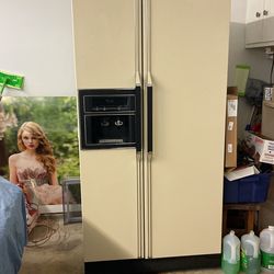 Whirlpool Side Be Side Two Door Fridge With Ice Maker