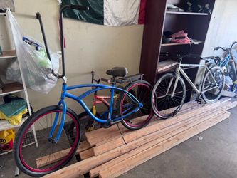 Beach cruiser with high handle bars