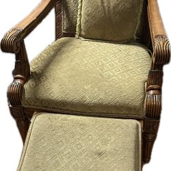 Wide Reading Chair