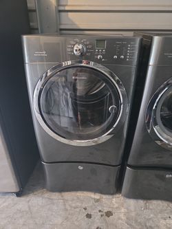 Electrolux washer and electric dryer running great