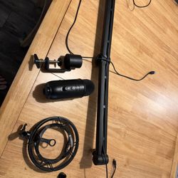 Blue Yeti Usb Mic And Blue Desk Arm Stand with Shock Mount
