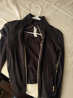 LULULEMON BLACK DYFINE JACKET (gold zipper)
