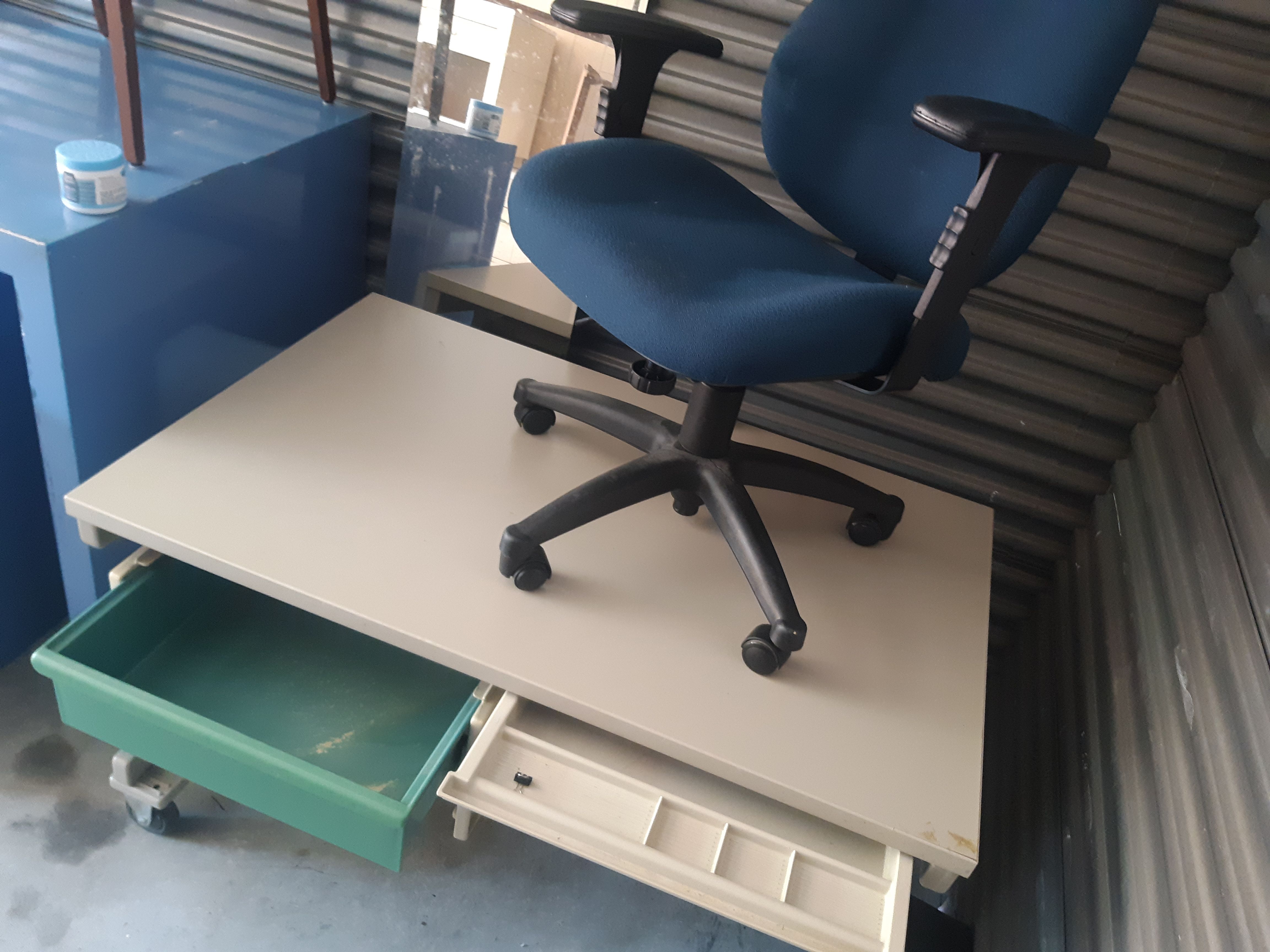 METAL INDUSTRIAL LAB COMPUTER OFFICE DESK ON WHEELS/CASTERS AND ERGONOMIC CHAIR