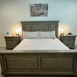 King Bed Set With 2 Nightstands, Large Dresser + Free King Matress And Pillows