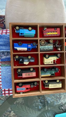 Hanging Display Case w/ 15 of collectibles model cars