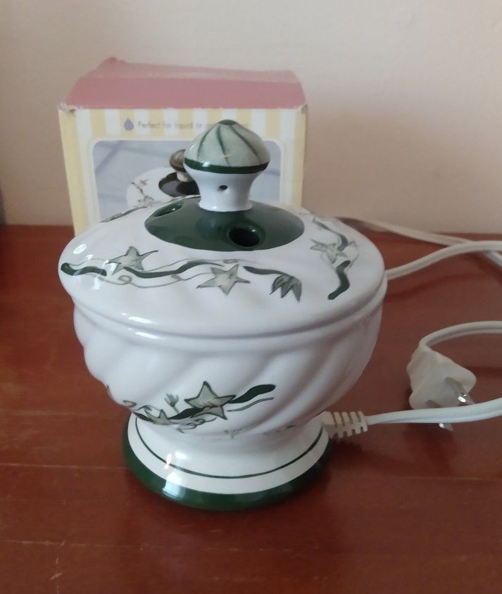 1999 IN ORIGINAL BOX RIVAL POTPOUR-EEZE ELECTRIC SIMMERING LIQUID/GEL POTPOURRI DIFFUSER WITH LID