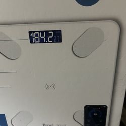 Brookstone Bluetooth Smart  Scale Monitor 