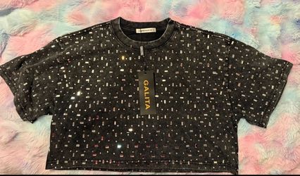 Bundle of 6 Tops and 1 Set